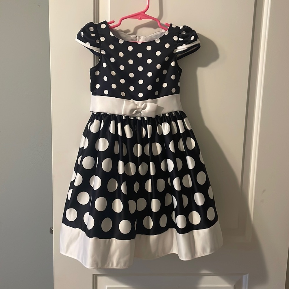 Girl’s size 5 Jessica McClintock Satin polka dot dress.